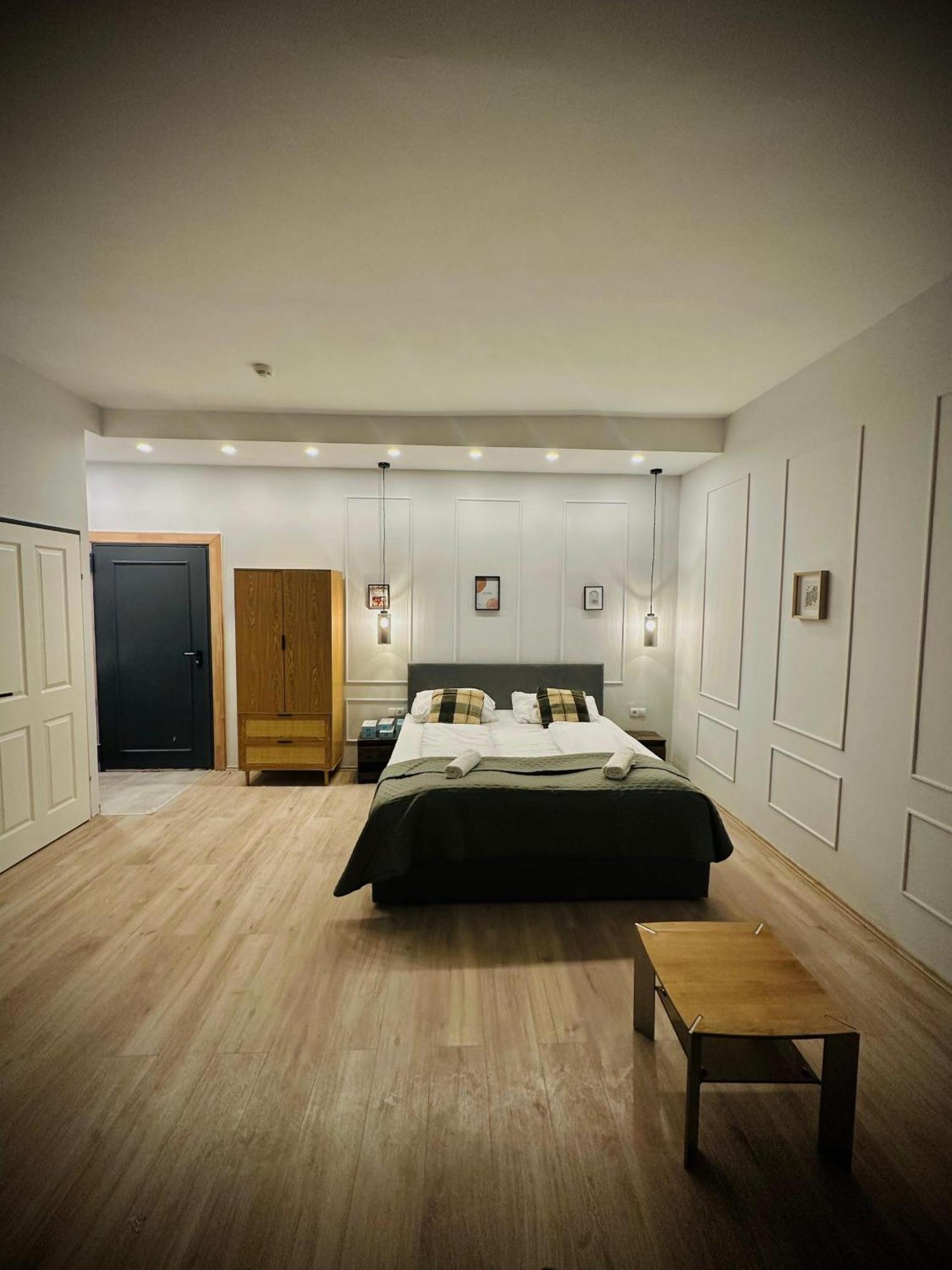 Private And Elegant In Residential Appartement Vienne