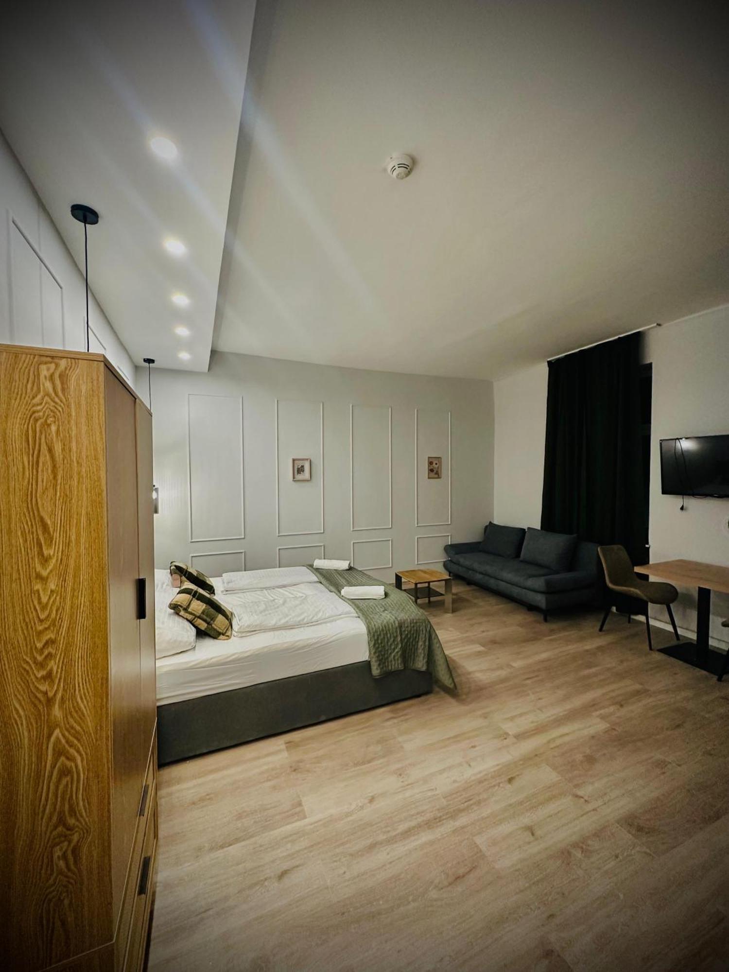 Private And Elegant In Residential Appartement *